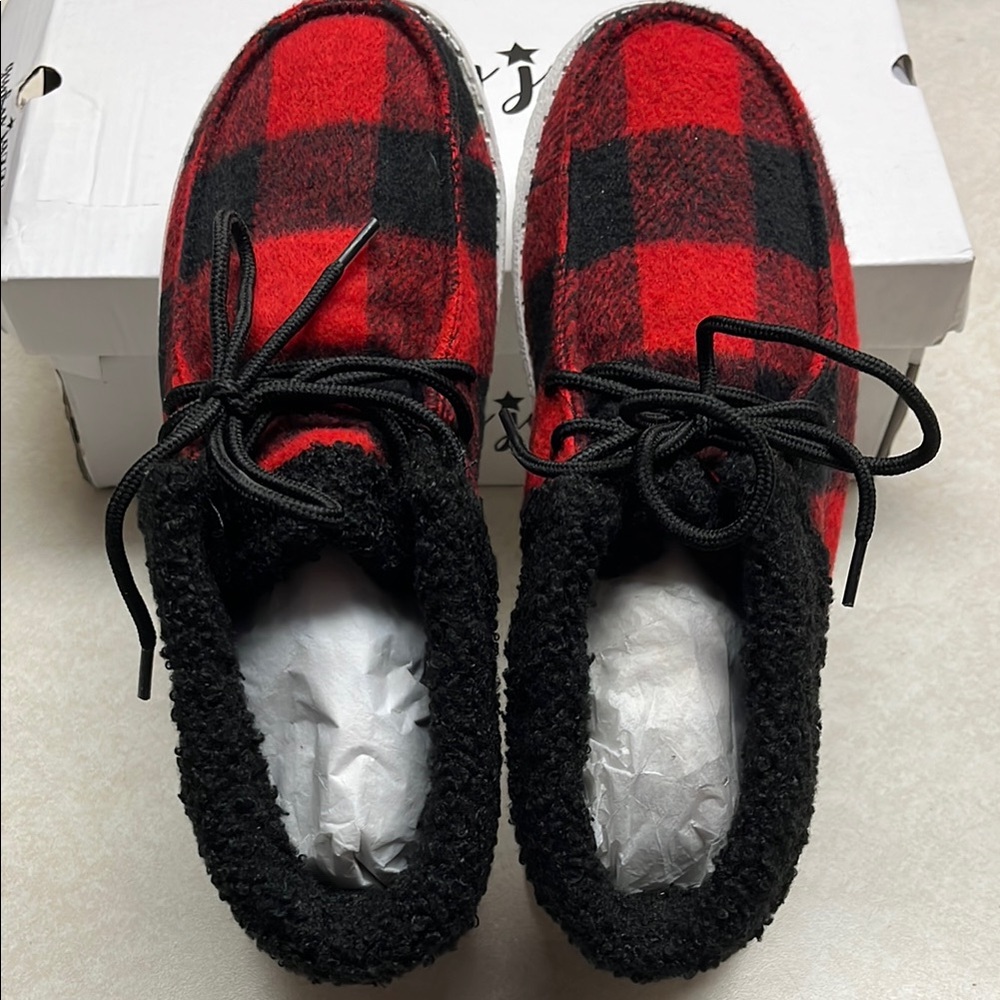 Gypsy jazz Red and Black Plaid Slippers in size 7.